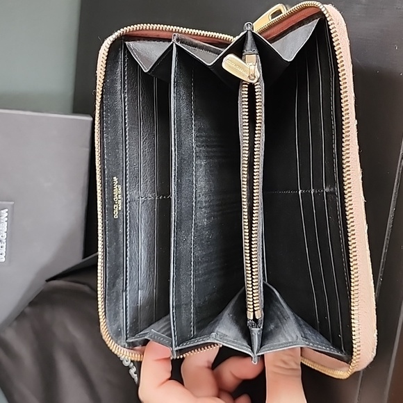 Dolce and Gabbana Wallet - Picture 8 of 14